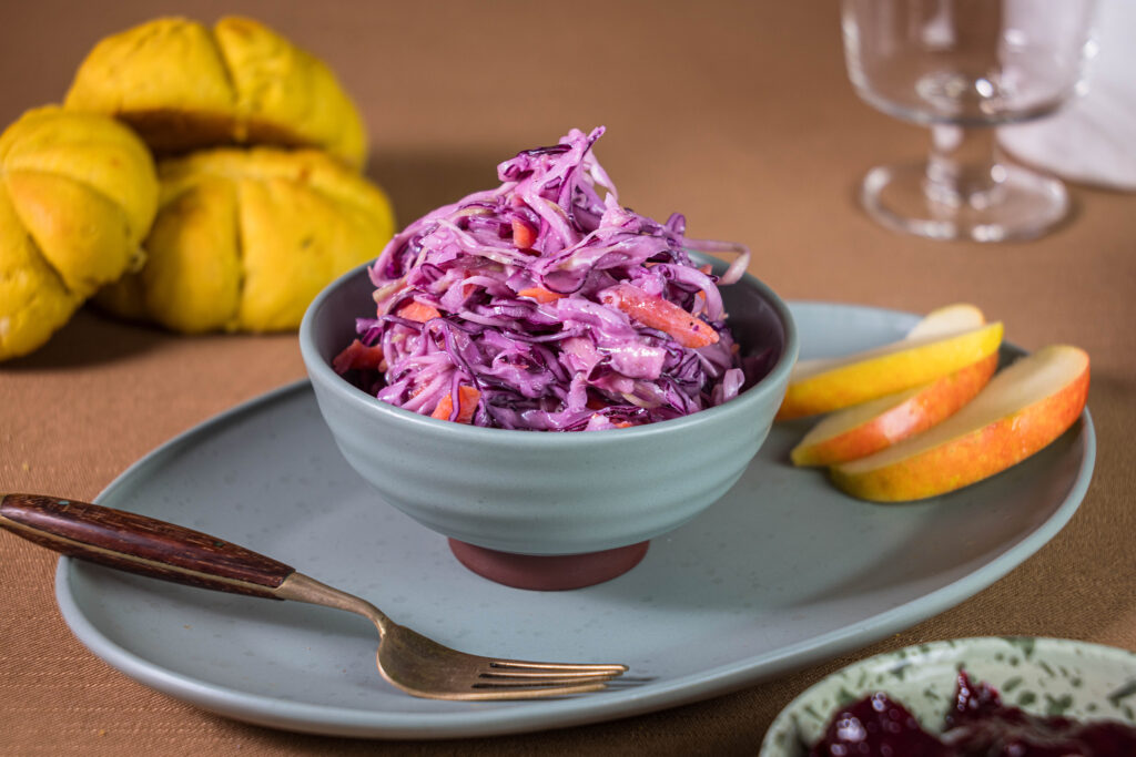 Coleslaw - cremig-knackiger Kohlsalat mit Rot- und Weißkohl