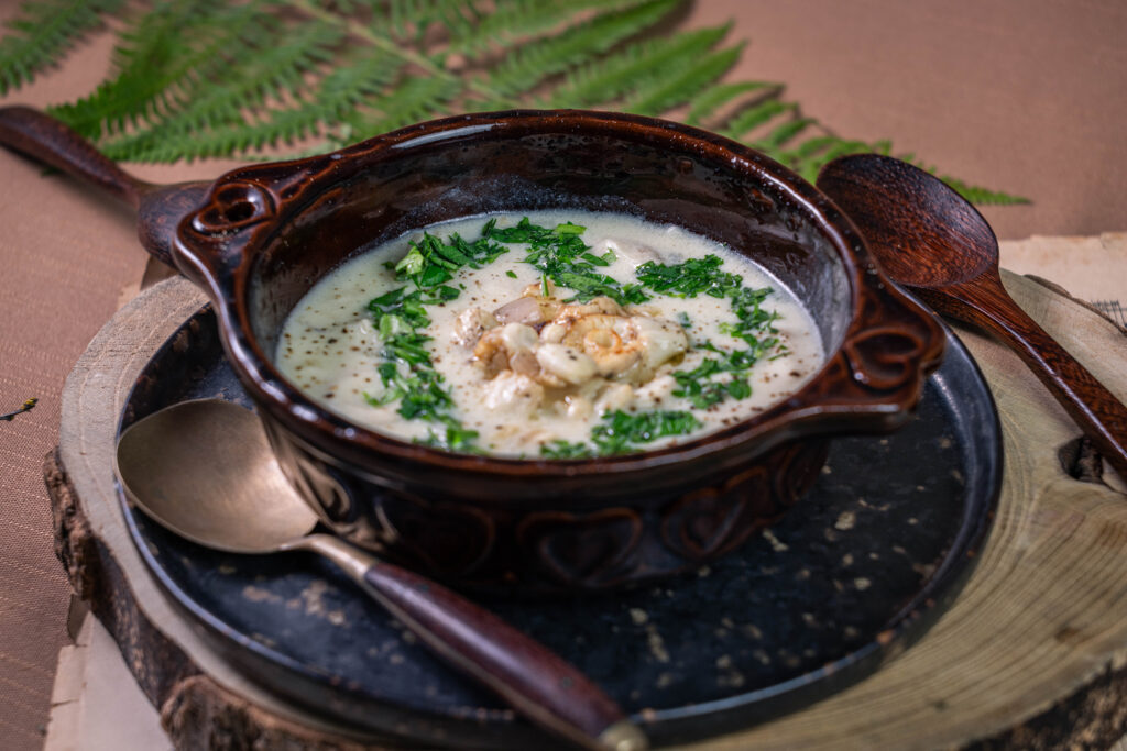 Diese Schopftintlingssuppe eignet sich hervorragend als Vorspeise