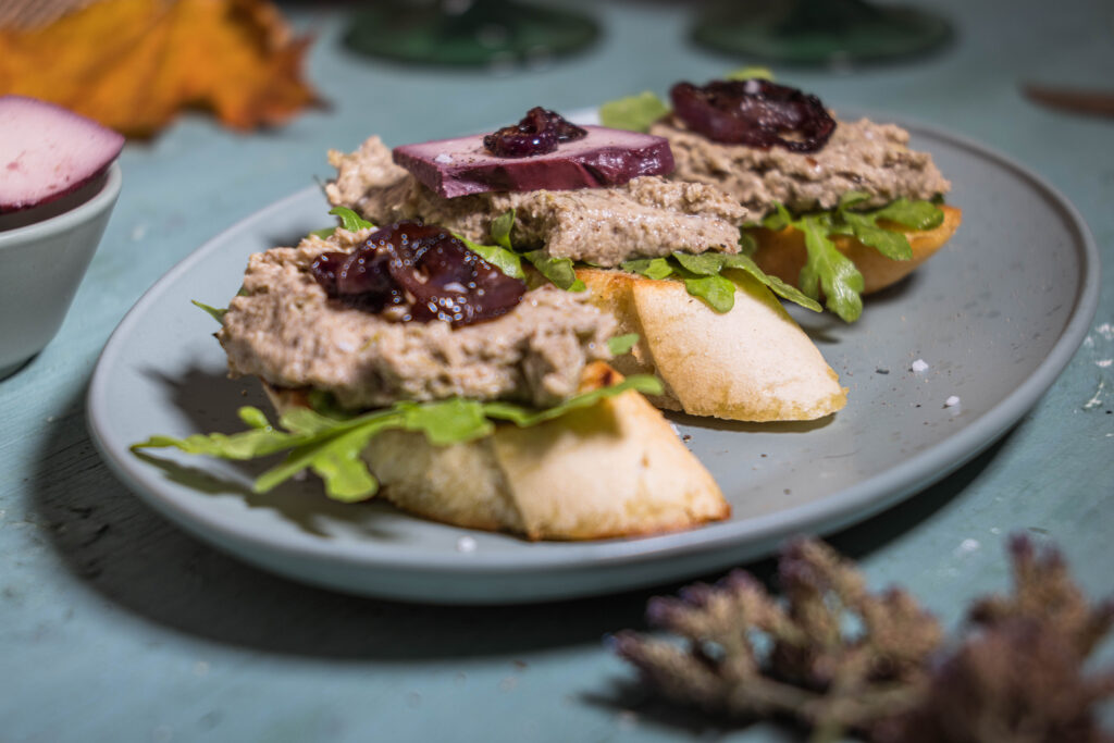 Mein Steinpilz Paté ist eine köstliche, herbstliche Paté aus frischen Steinpilzen.