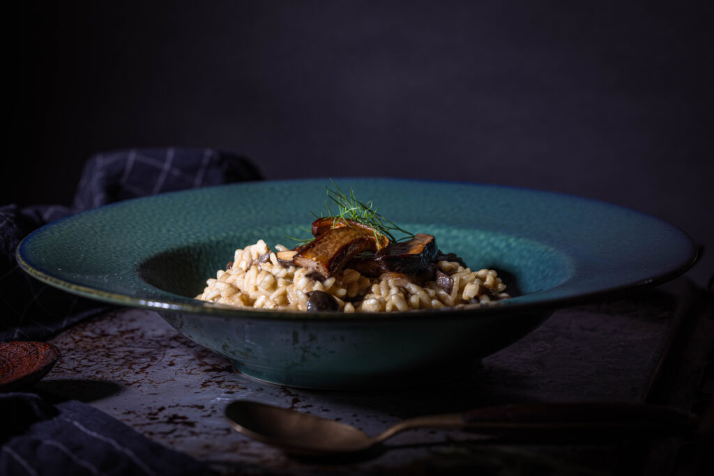 Pilz-Risotto schmeckt alternativ auch mit Champignons, Kräuterseitlingen, oder Austernseitlingen aus dem Supermarkt.