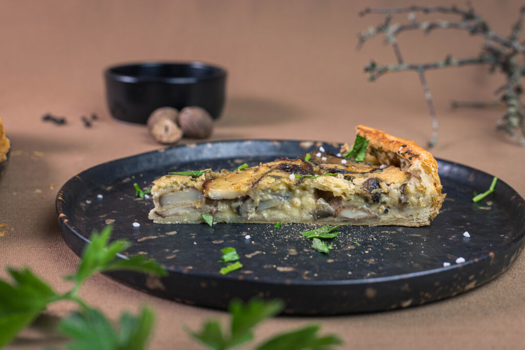 Steinpilzquiche - vegan und cremig gefüllt, mit frischen, selbstgesammelten Steinpilzen.