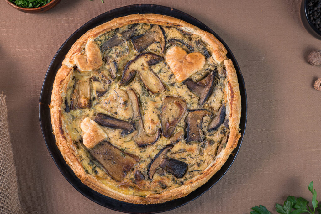 Vegane Steinpilzquiche - frisch aus dem Ofen.