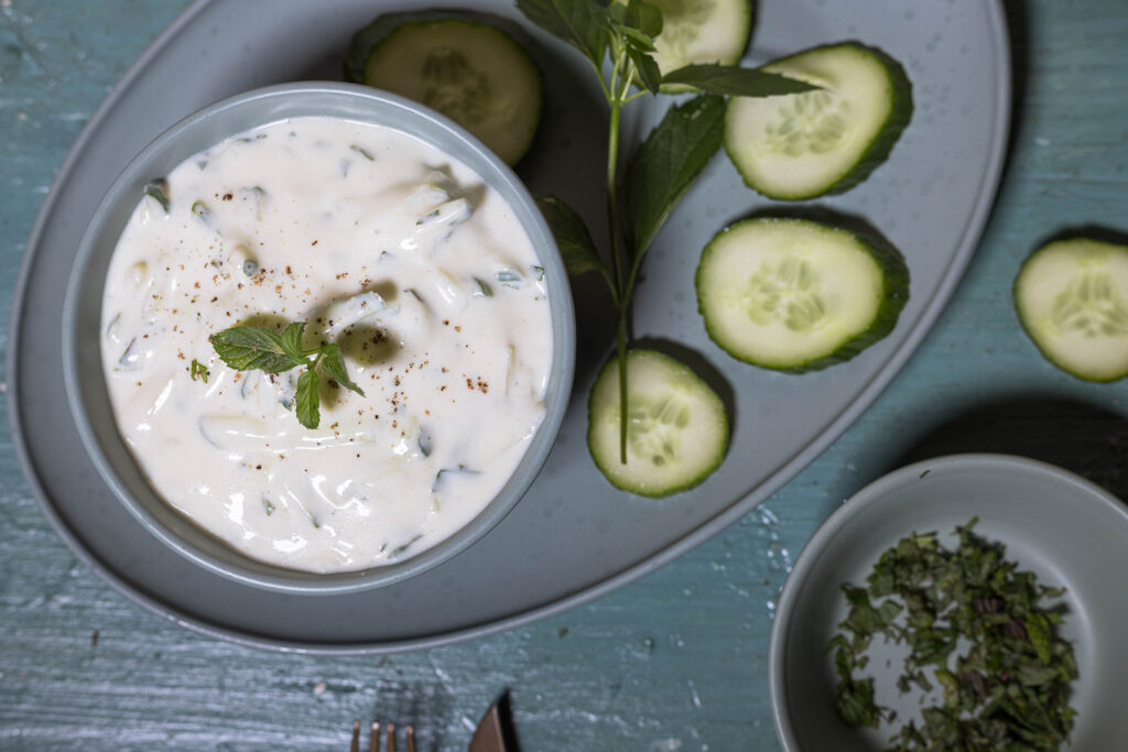 Veganes Tzatziki - cremig und köstlich, aromatisch und authentisch