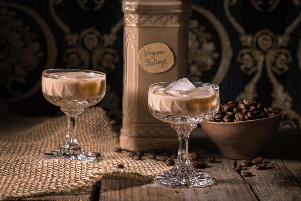 Mit meinem Rezept kannst Du Baileys ganz leicht vegan nachzaubern.