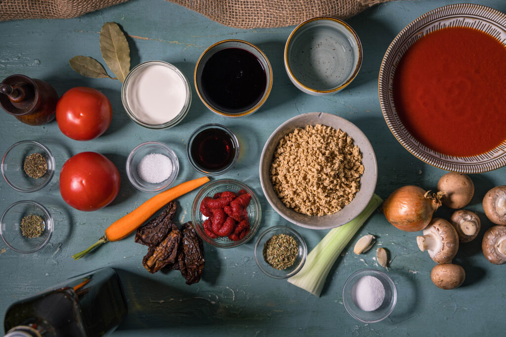 1. Alle Zutaten für die vegane Bolognese.