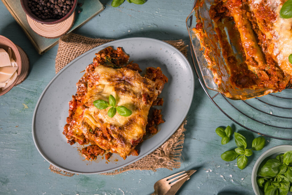 Vegane Aufläufe: hier als Cannelloni mit zart-schmelzender Käseschicht.