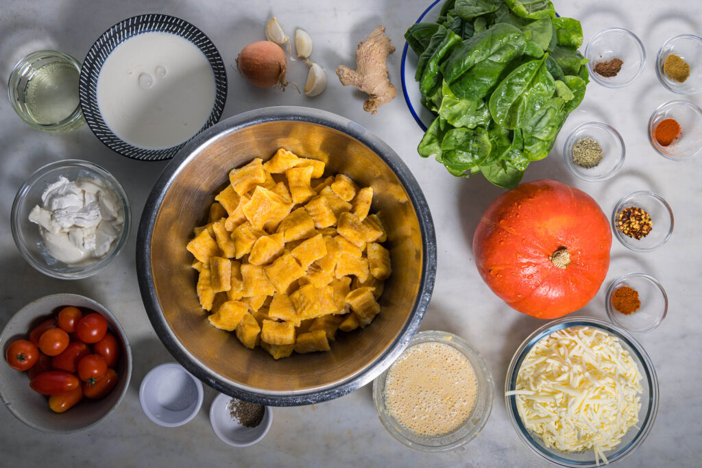 1. Alle Zutaten für den Kürbis-Gnocchi-Auflauf.