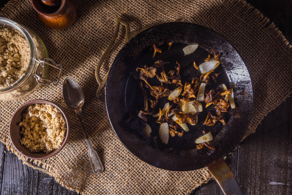 3. Nun können die Pilze wie frische Pilze gebraten oder gekocht werden.