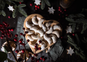 Selbstgebackene vegane Vanillekipferl aus der Weihnachtsbäckerei