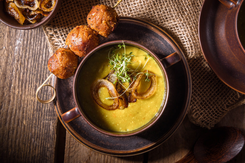 Meine vegane Fonduesuppe vereint cremige Wärme und kräftige Aromen zu einer kulinarischen Umarmung