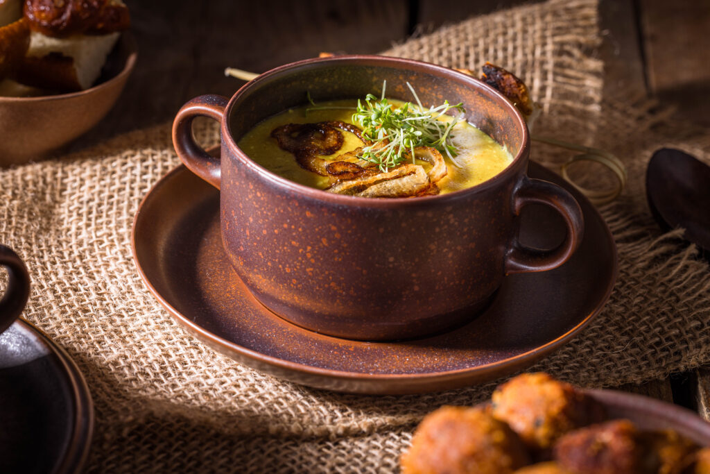 Vegane Fonduesuppe - perfekt zu Silvester und Hüttengaudi