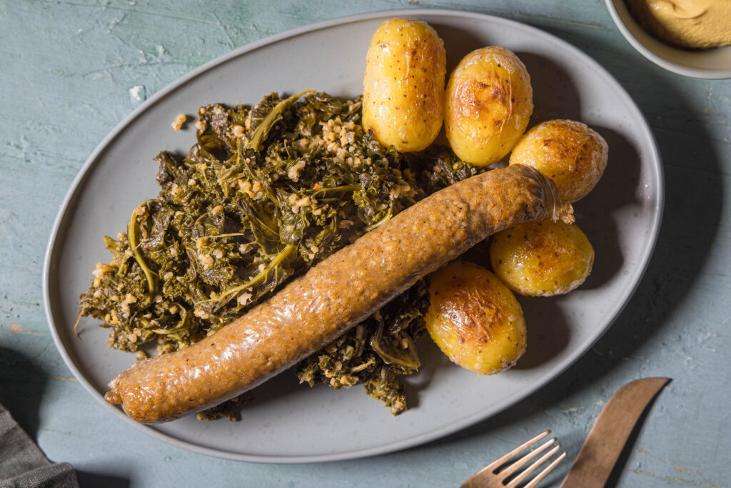 Veganer Grützkohl mit selbstgemachter, veganer Pinkel und karamellisierten Kartoffeln.