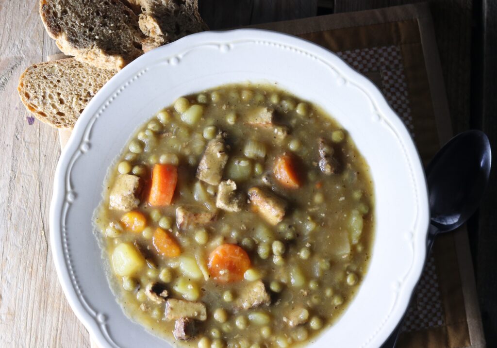 German pea stew, a hearty soup, ideal for the cold season