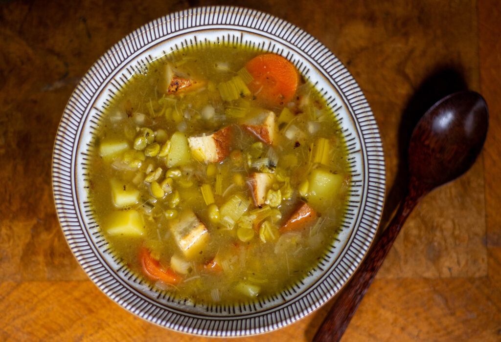 Vegan pea stew, aromatic and hearty like the original